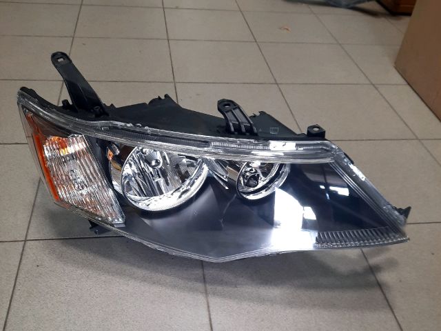 bontott MITSUBISHI OUTLANDER Jobb Fényszóró