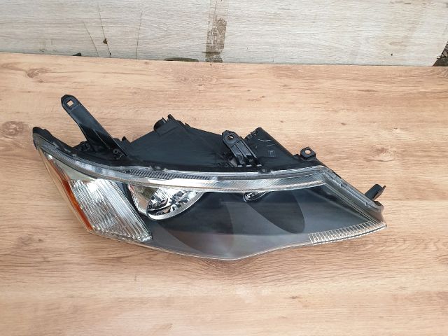 bontott MITSUBISHI OUTLANDER Jobb Fényszóró