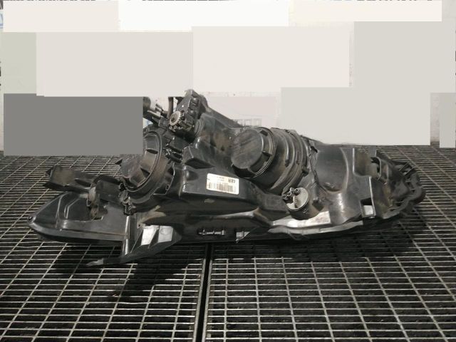 bontott MITSUBISHI OUTLANDER Jobb Fényszóró