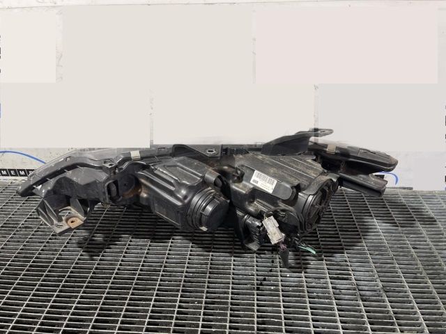 bontott MITSUBISHI OUTLANDER Jobb Fényszóró