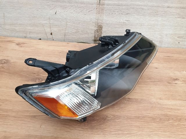 bontott MITSUBISHI OUTLANDER Jobb Fényszóró