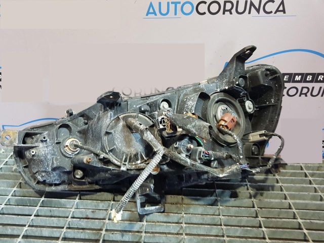 bontott MITSUBISHI OUTLANDER Jobb Fényszóró