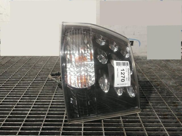 bontott MITSUBISHI OUTLANDER Jobb Hátsó Lámpa