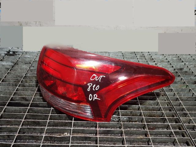 bontott MITSUBISHI OUTLANDER Jobb Hátsó Lámpa