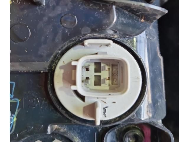 bontott MITSUBISHI OUTLANDER Jobb Külső Hátsó Lámpa