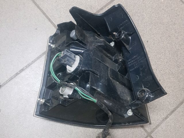 bontott MITSUBISHI OUTLANDER Jobb Külső Hátsó Lámpa