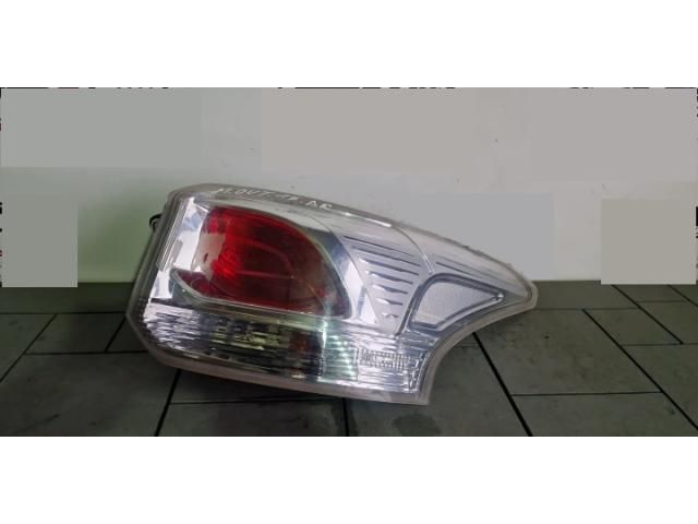 bontott MITSUBISHI OUTLANDER Jobb Külső Hátsó Lámpa