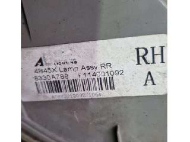 bontott MITSUBISHI OUTLANDER Jobb Külső Hátsó Lámpa