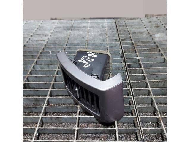 bontott MITSUBISHI OUTLANDER Jobb Szellőző