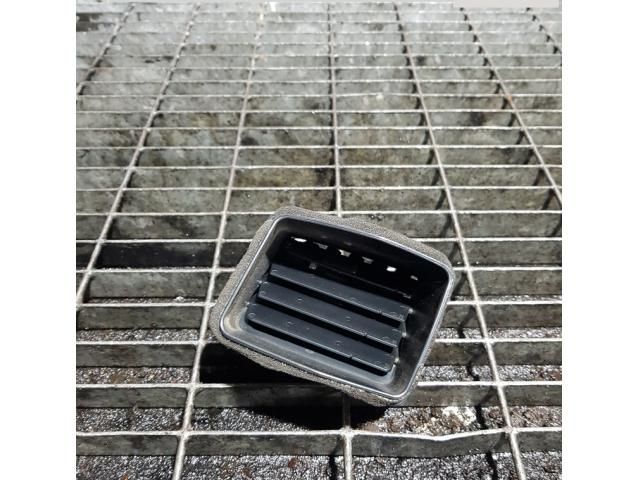 bontott MITSUBISHI OUTLANDER Jobb Szellőző