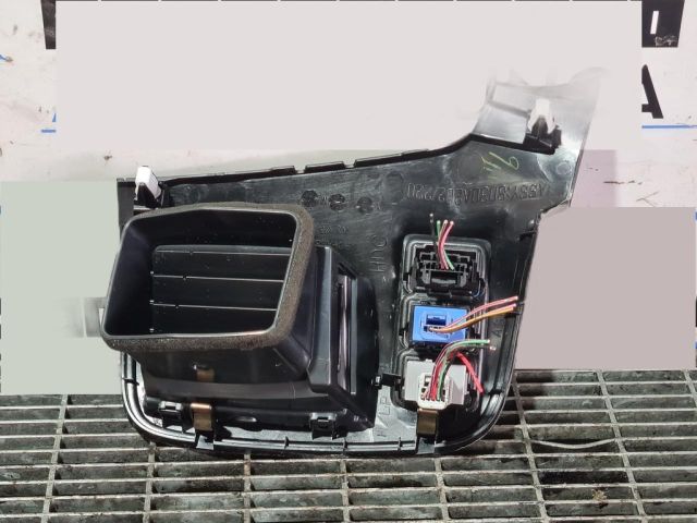 bontott MITSUBISHI OUTLANDER Jobb Szellőző