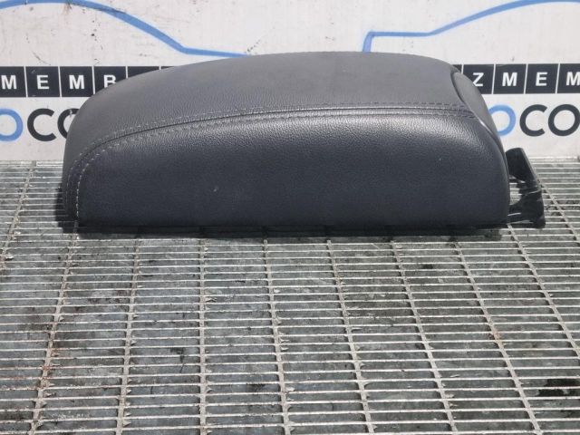 bontott MITSUBISHI OUTLANDER Könyöklő