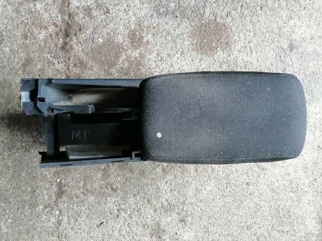 bontott MITSUBISHI OUTLANDER Könyöklő