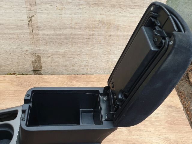 bontott MITSUBISHI OUTLANDER Könyöklő