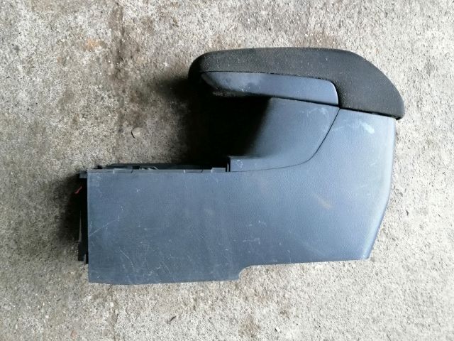 bontott MITSUBISHI OUTLANDER Könyöklő