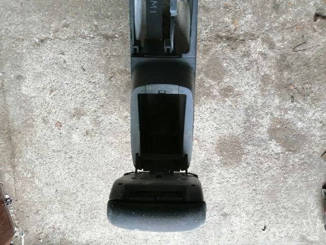 bontott MITSUBISHI OUTLANDER Könyöklő