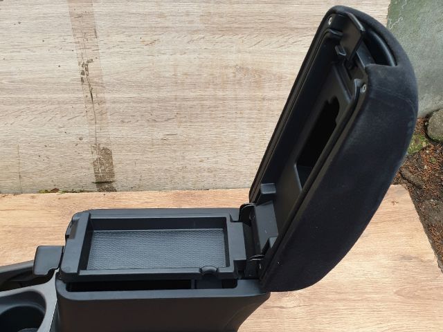 bontott MITSUBISHI OUTLANDER Könyöklő