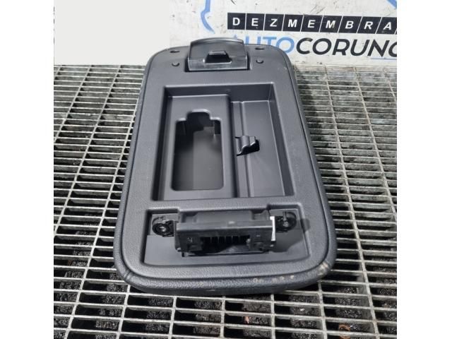 bontott MITSUBISHI OUTLANDER Könyöklő