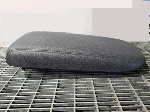 bontott MITSUBISHI OUTLANDER Könyöklő