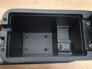 bontott MITSUBISHI OUTLANDER Könyöklő