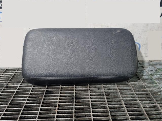 bontott MITSUBISHI OUTLANDER Könyöklő