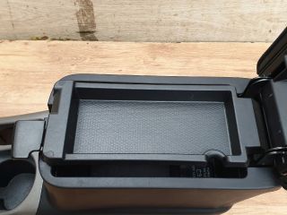 bontott MITSUBISHI OUTLANDER Könyöklő