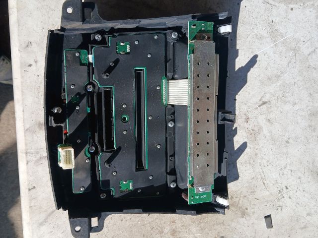 bontott MITSUBISHI OUTLANDER Középkonzol Vezérlő Panel