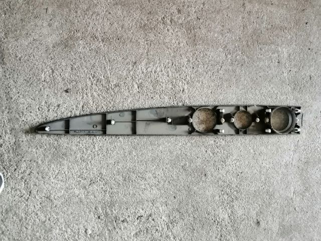 bontott MITSUBISHI OUTLANDER Középső Műszerfal Díszléc