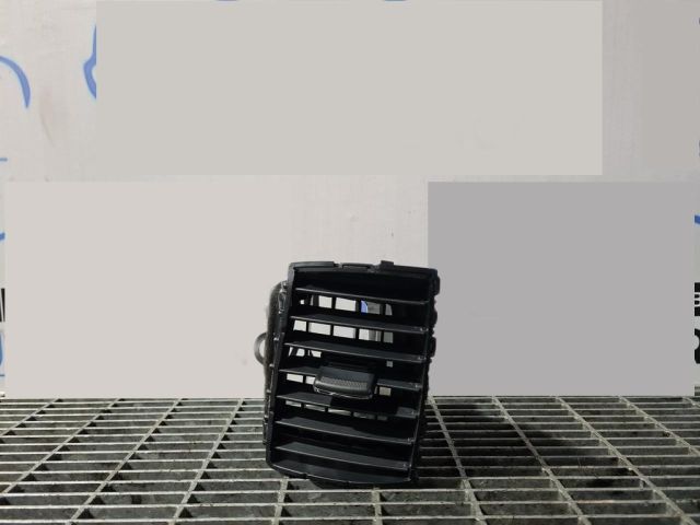 bontott MITSUBISHI OUTLANDER Középső Szellőző