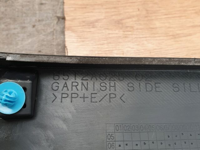 bontott MITSUBISHI OUTLANDER Küszöb Burkolat