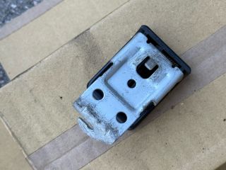 bontott MITSUBISHI OUTLANDER Motorháztető Nyitó Kar / Gomb