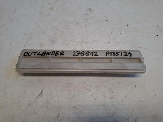 bontott MITSUBISHI OUTLANDER Pollenszűrő Fedél