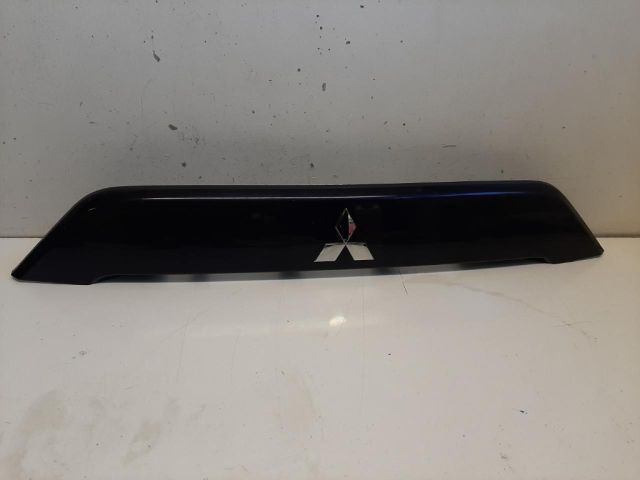 bontott MITSUBISHI OUTLANDER Rendszámtábla Világítás Keret