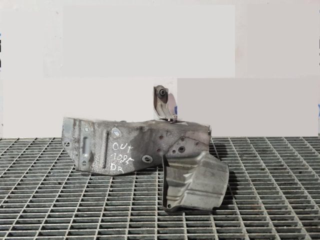 bontott MITSUBISHI OUTLANDER Tartó Bak