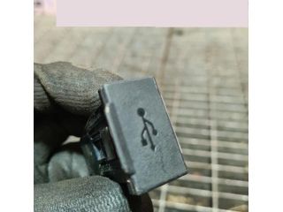 bontott MITSUBISHI OUTLANDER USB Aljzat