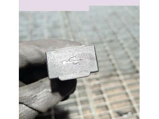 bontott MITSUBISHI OUTLANDER USB Aljzat