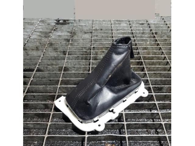 bontott MITSUBISHI OUTLANDER Váltószoknya