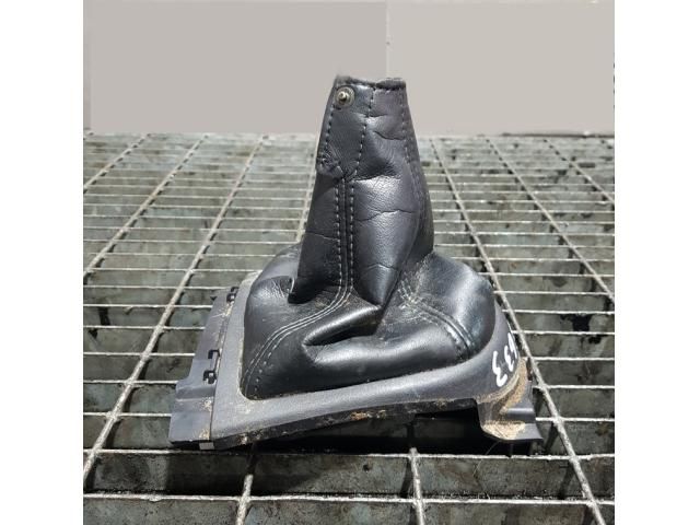 bontott MITSUBISHI OUTLANDER Váltószoknya