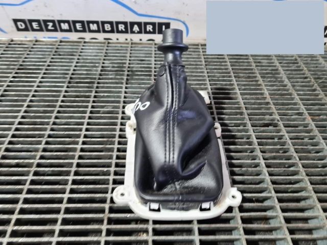 bontott MITSUBISHI OUTLANDER Váltószoknya