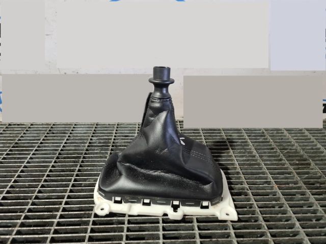 bontott MITSUBISHI OUTLANDER Váltószoknya