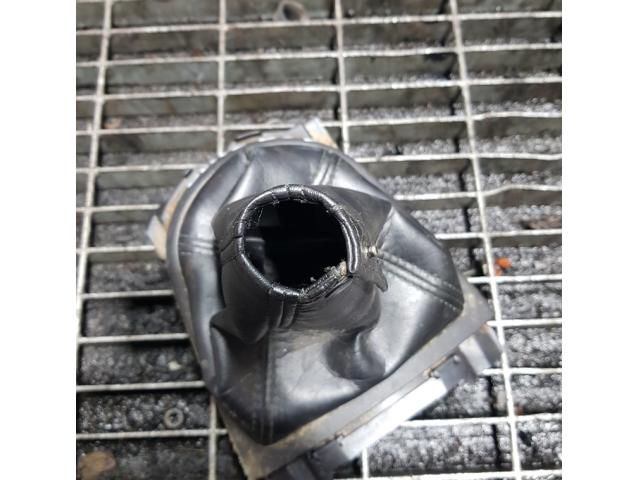 bontott MITSUBISHI OUTLANDER Váltószoknya