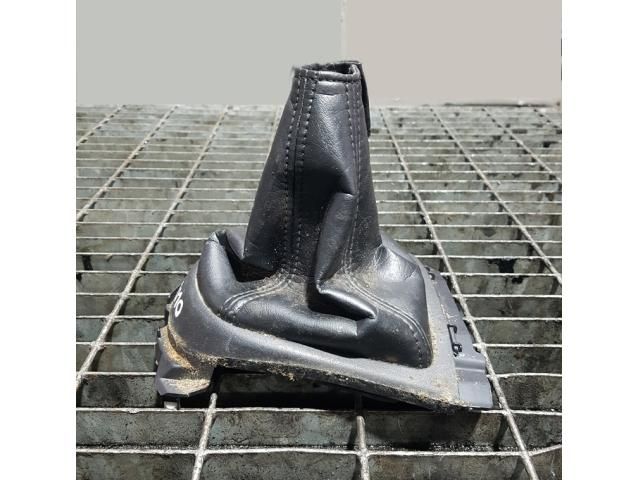 bontott MITSUBISHI OUTLANDER Váltószoknya