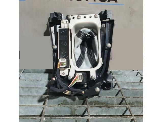 bontott MITSUBISHI OUTLANDER Váltószoknya