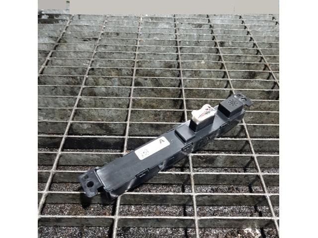 bontott MITSUBISHI OUTLANDER Vészvillogó Kapcsoló