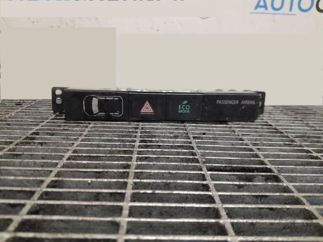 bontott MITSUBISHI OUTLANDER Vészvillogó Kapcsoló