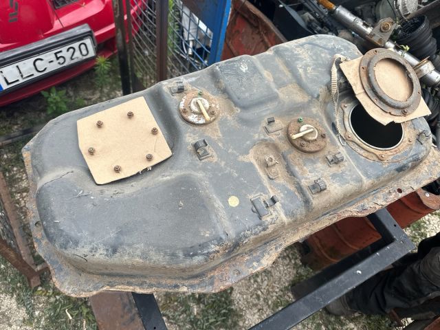 bontott MITSUBISHI PAJERO Tank