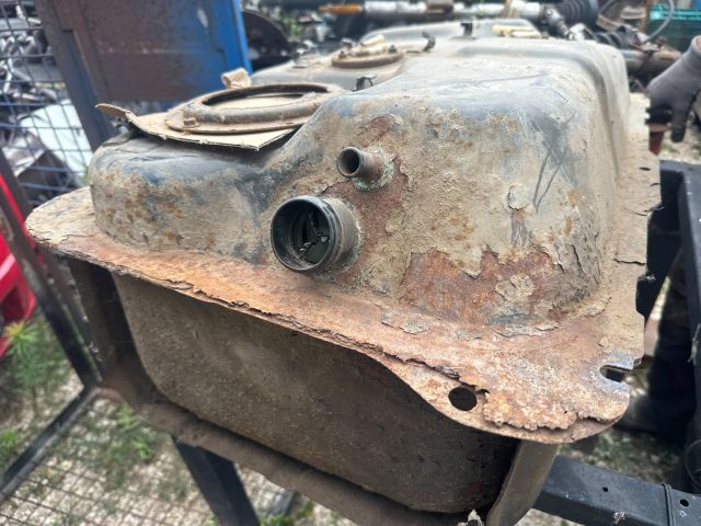 bontott MITSUBISHI PAJERO Tank