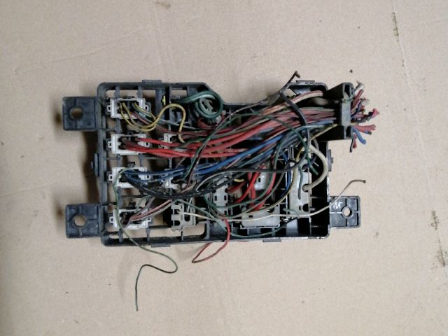 bontott MITSUBISHI PAJERO Biztosítéktábla Motortér