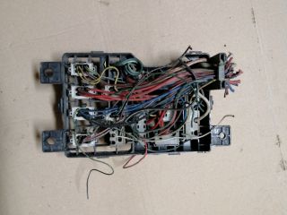 bontott MITSUBISHI PAJERO Biztosítéktábla Motortér