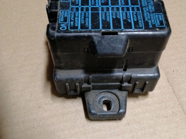 bontott MITSUBISHI PAJERO Biztosítéktábla Motortér